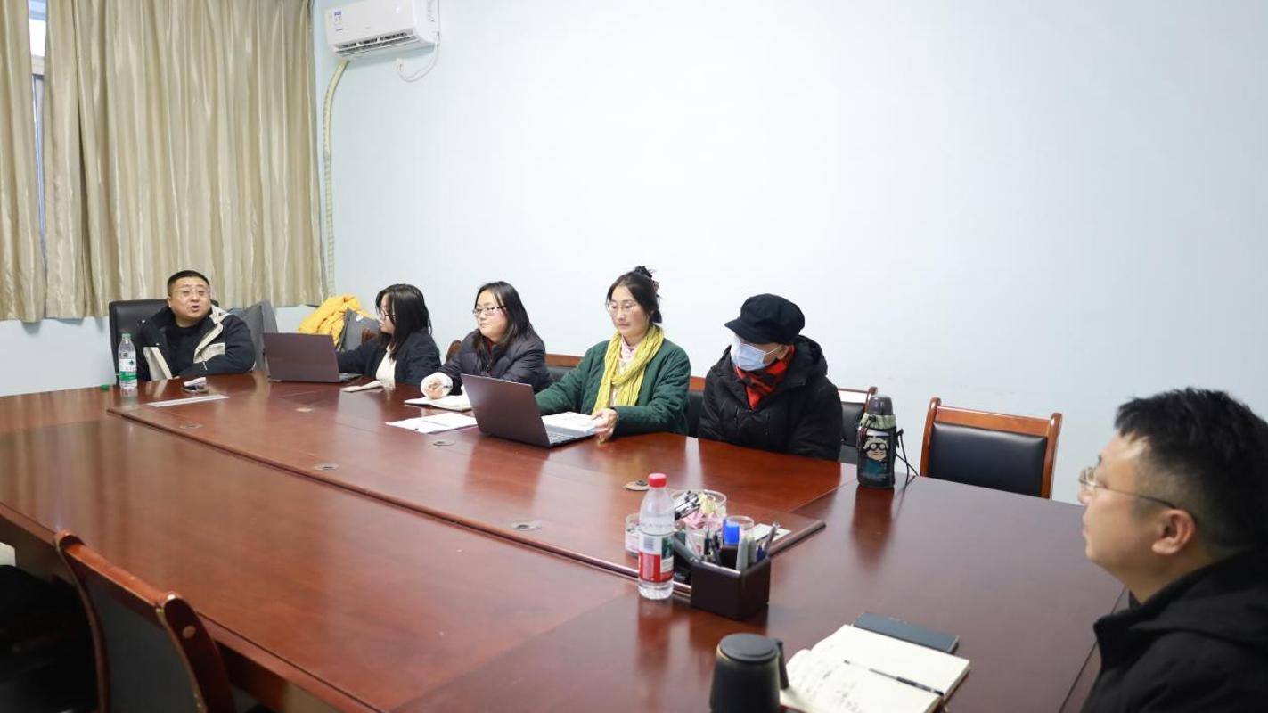 数学与大数据学院与教育科学研究所联合举办《贵州省科学技术奖励办法实施细则》科研工作研讨会