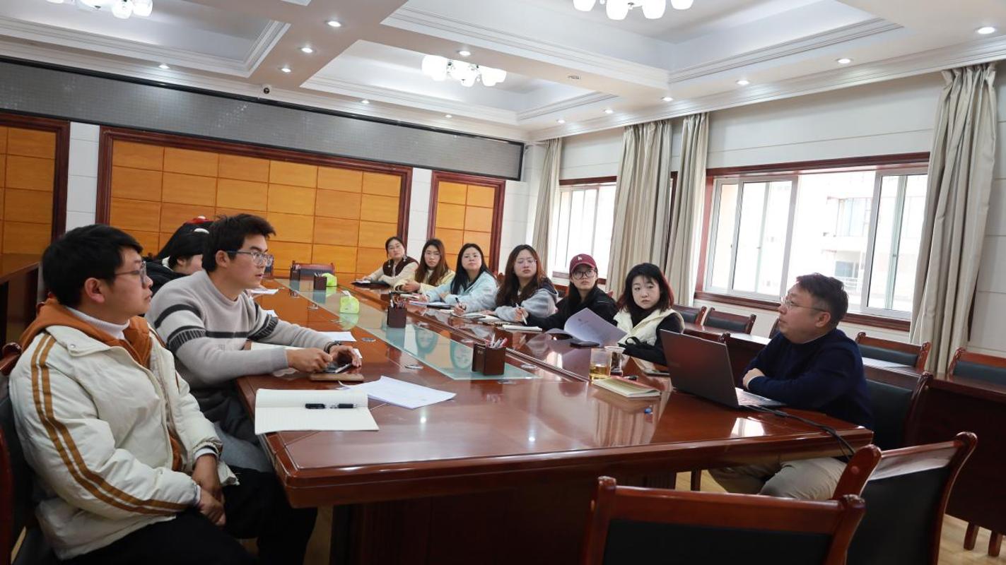 数学与大数据学院开展学术讲座“AI在工作学习中的应用”