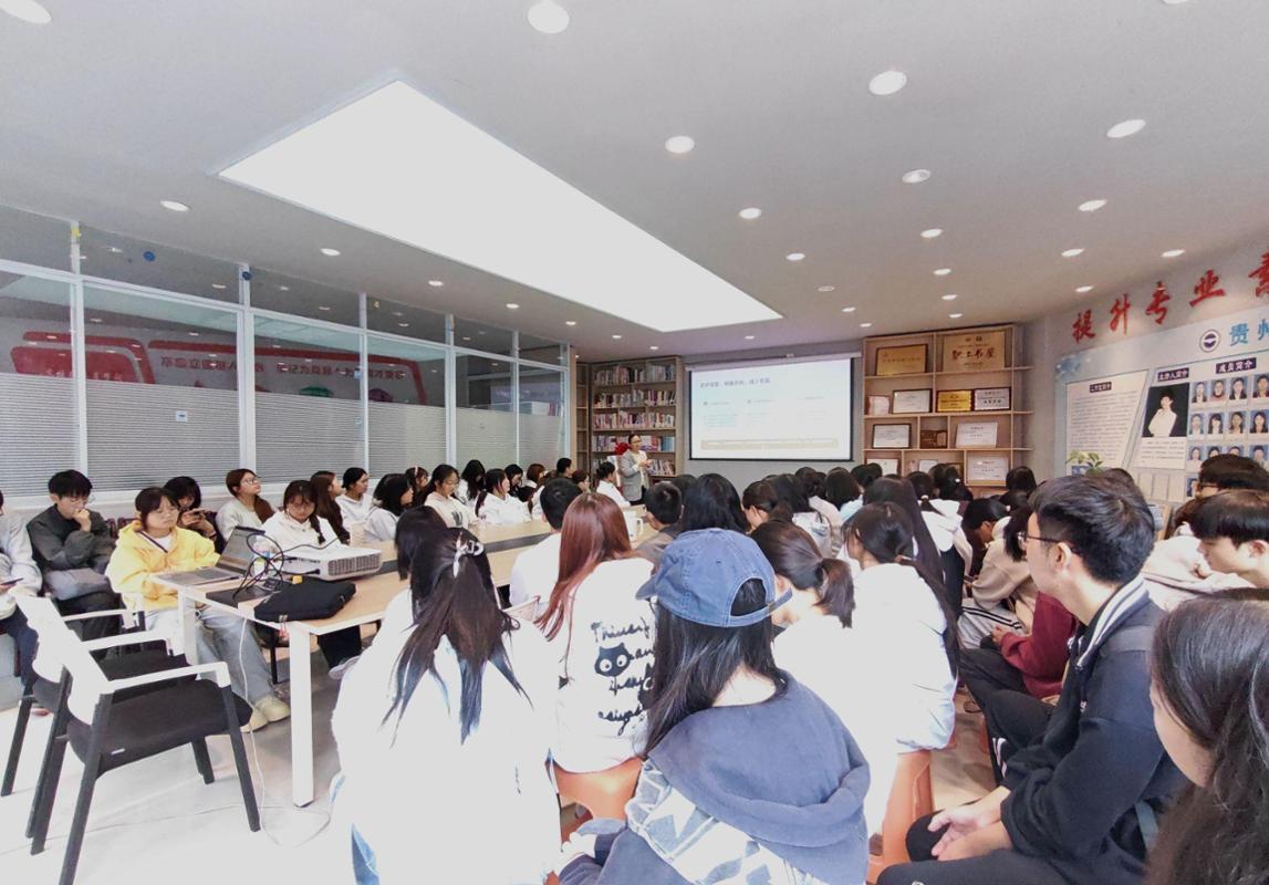 科创型社区｜贵州师范学院丽琼工作室开展“以平凡底色，搏考研星光”考研经验专题讲座