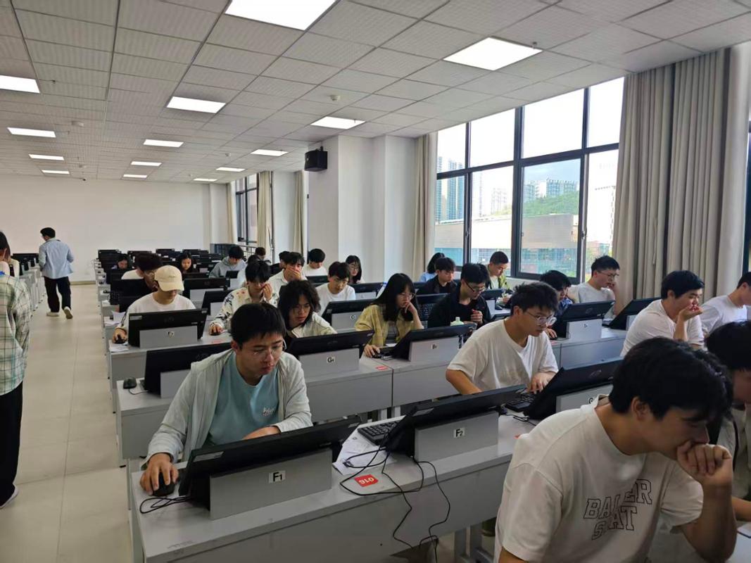 第十七届蓝桥杯全国大学生软件和信息技术大赛贵州省赛在我校顺利举行